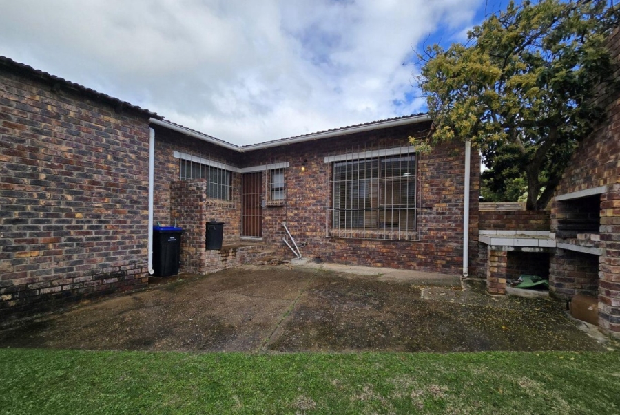 4 Bedroom Property for Sale in Noorsekloof Eastern Cape